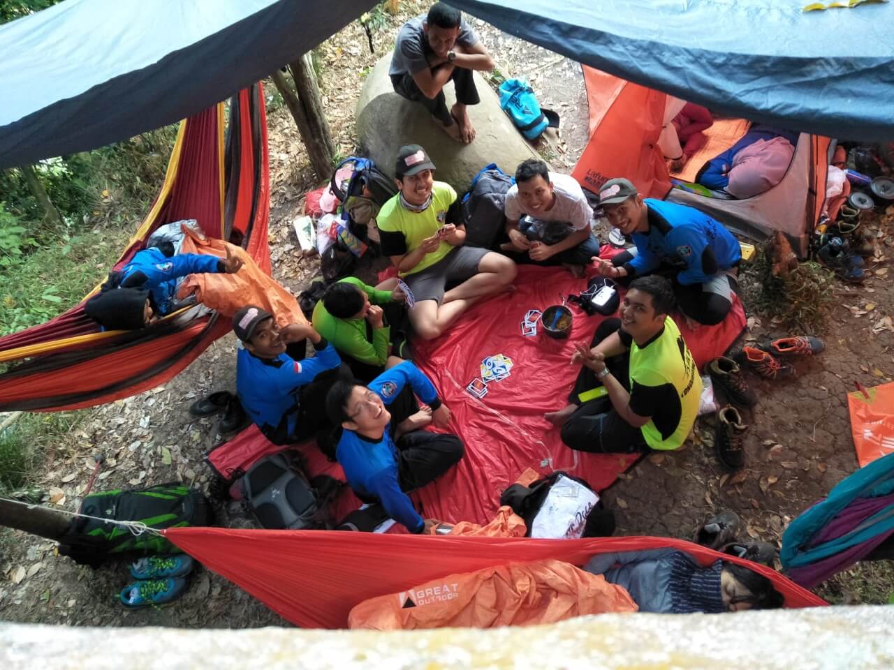 Prinsip Tektok dalam pendakian, boleh istirahat tapi nggak boleh berleha-leha karena ada waktu yang dikejar